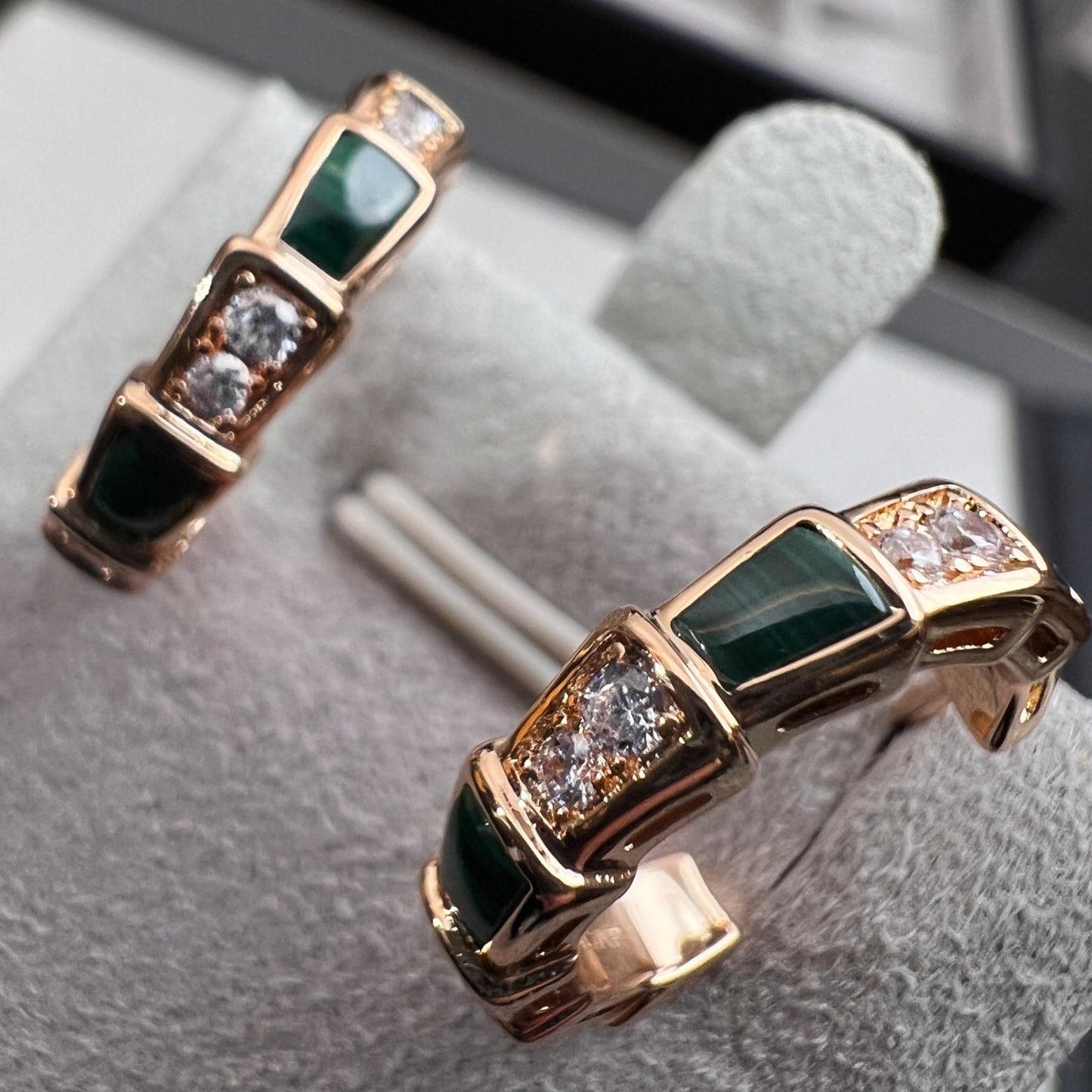 [Blar]SERPENTI MALACHITE PINK GOLD EARRINGS