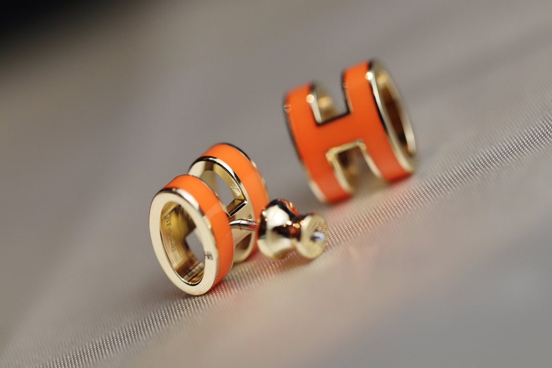 [Hmes]MINI POP H EARRINGS ORANGE