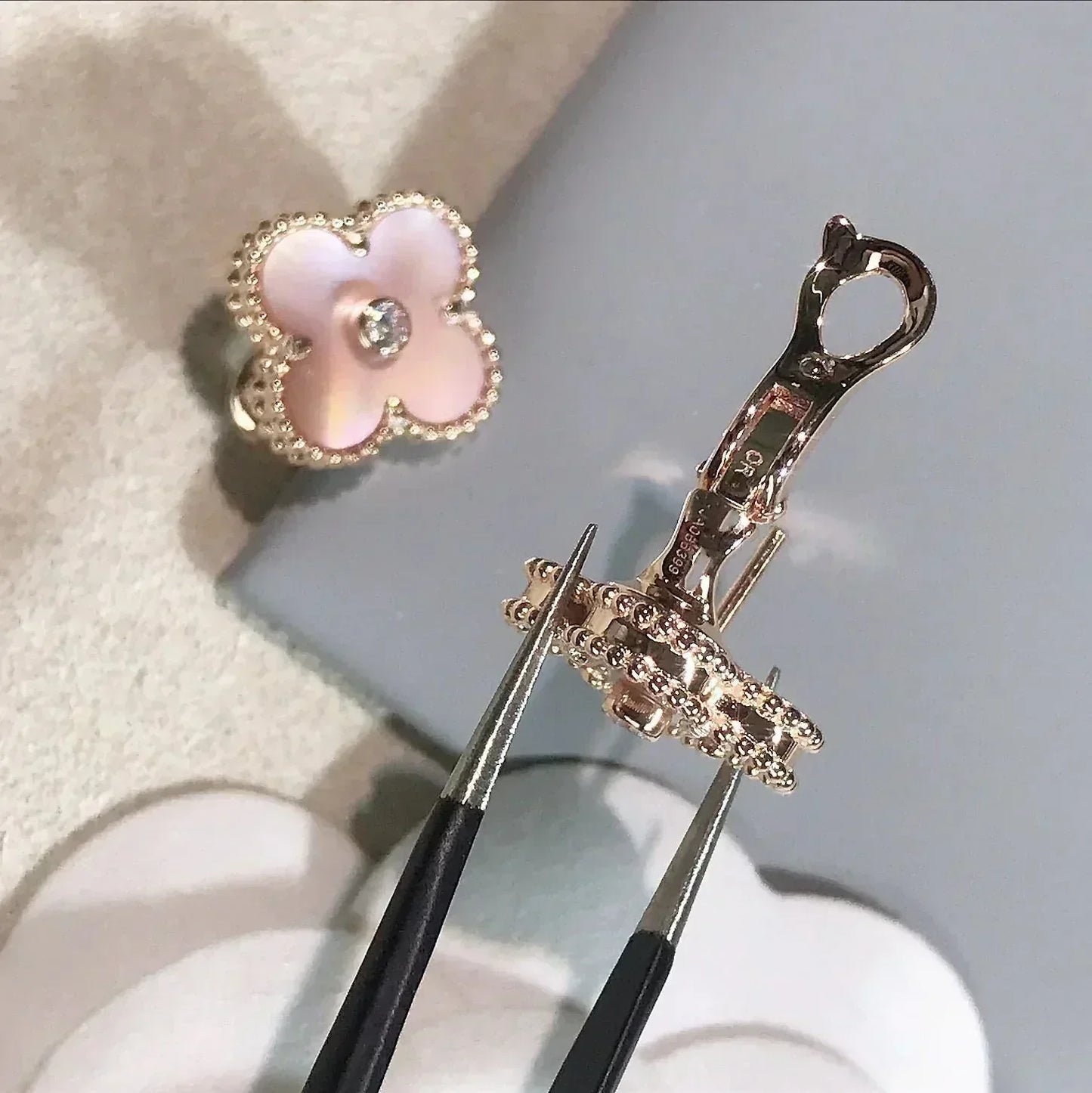 [VCA]CLOVER MEDIUM 1 MOTIFS  PINK MOP DIAMOND EARRINGS