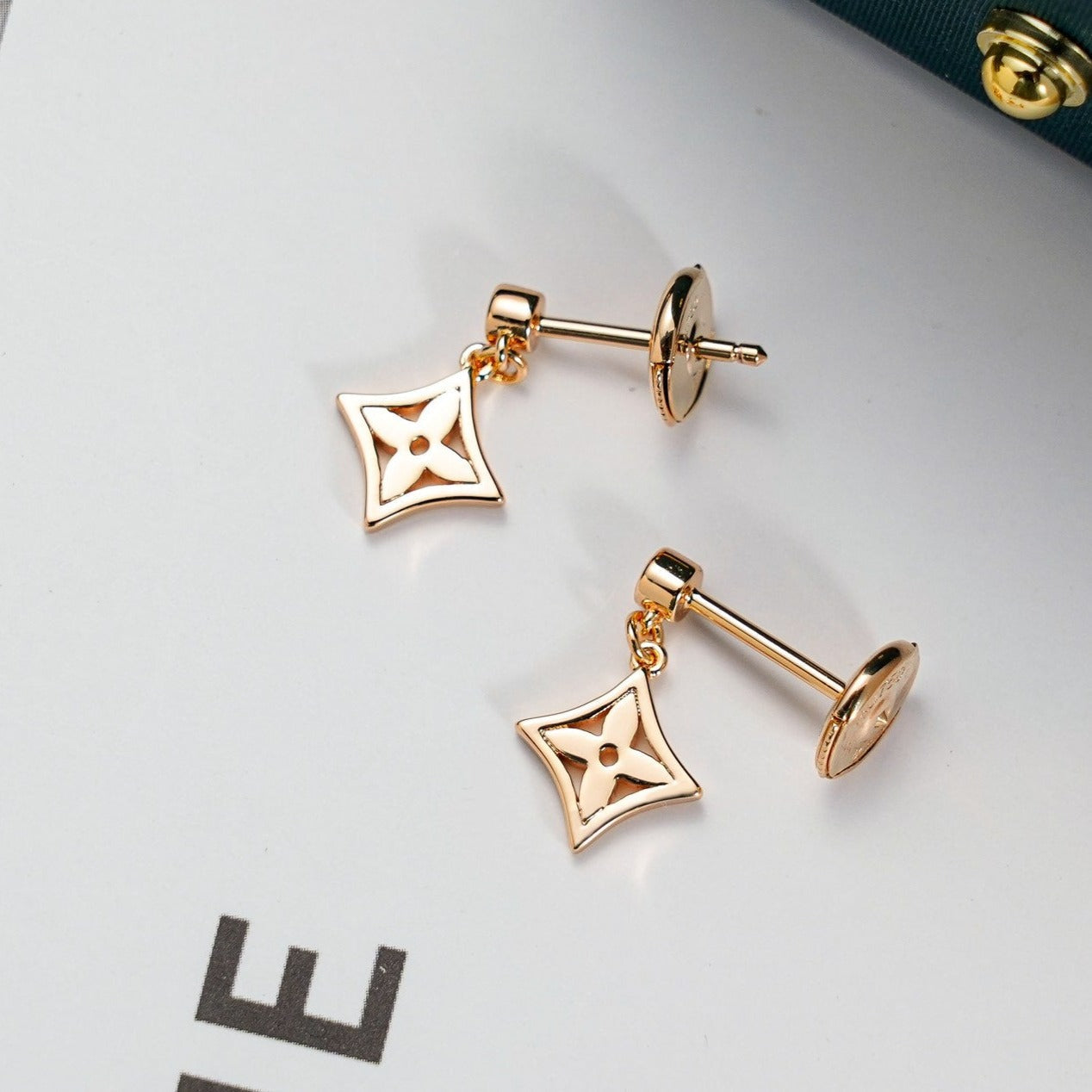 [Loui]STAR EARRINGS GOLD