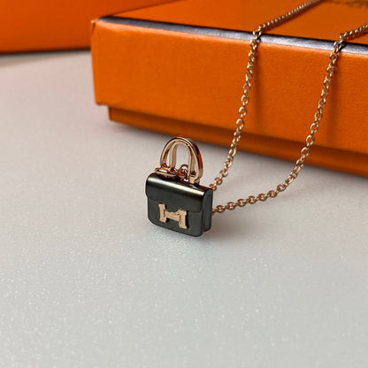 [Loui]CONSTANCE BLACK PEDANT PINK GOLD NECKLACE