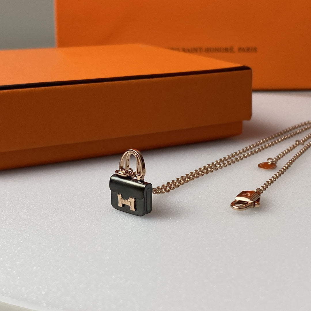 [Loui]CONSTANCE BLACK PEDANT PINK GOLD NECKLACE