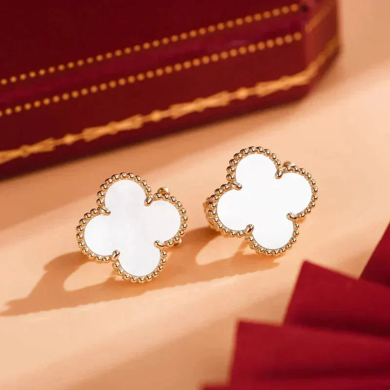 [VCA]CLOVER MEDIUM 1 MOTIFS  WHITE MOP STUD EARRINGS