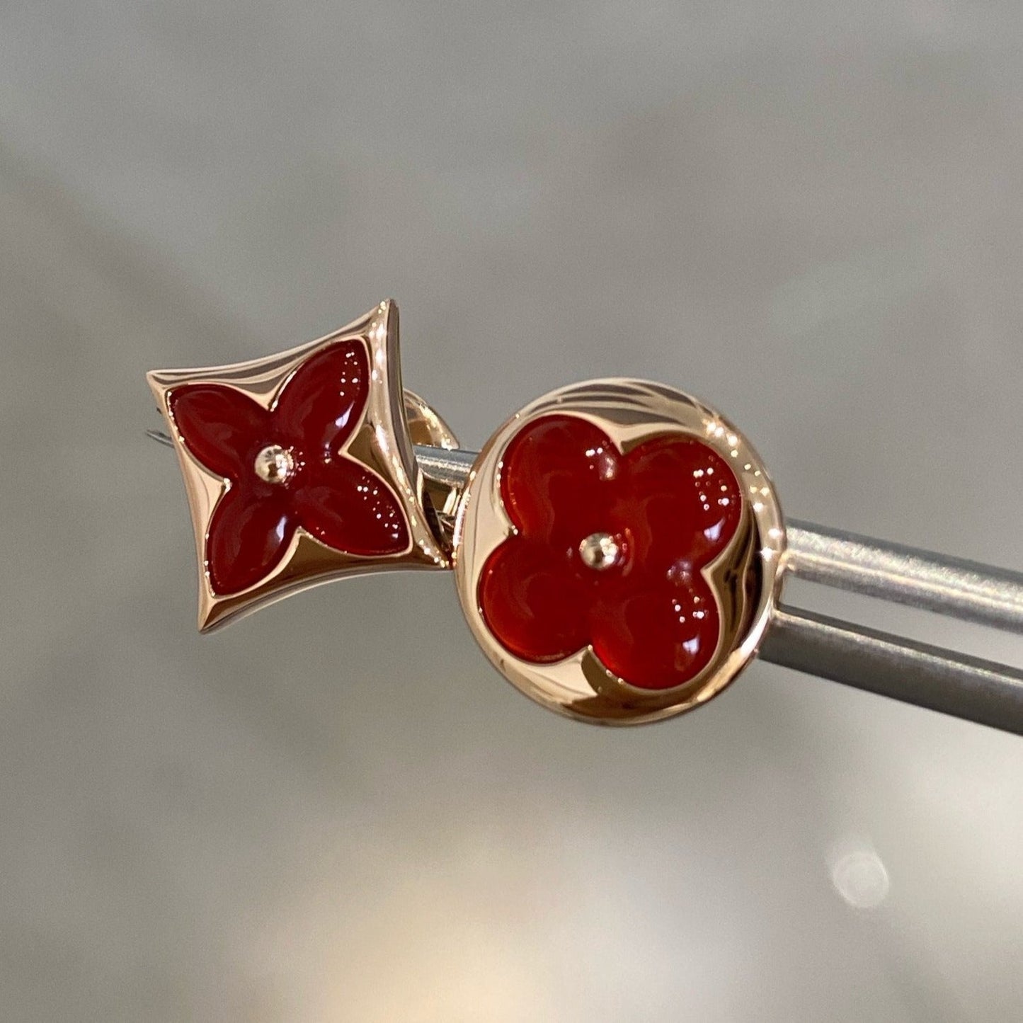 [Loui]STAR AND SUN PINK GOLD CARNELIAN STUD EARRINGS