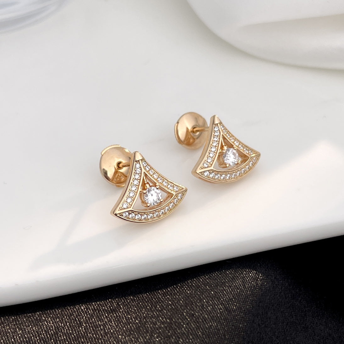 [Blar]DREAM MINI DIAMOND STUD EARRINGS