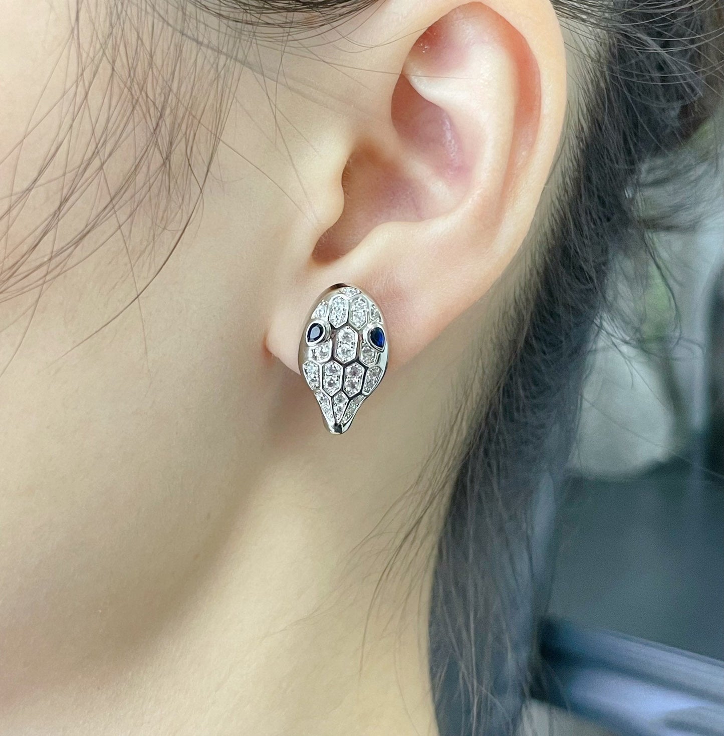 [Blar]SERPENT DIAMOND STUD EARRINGS