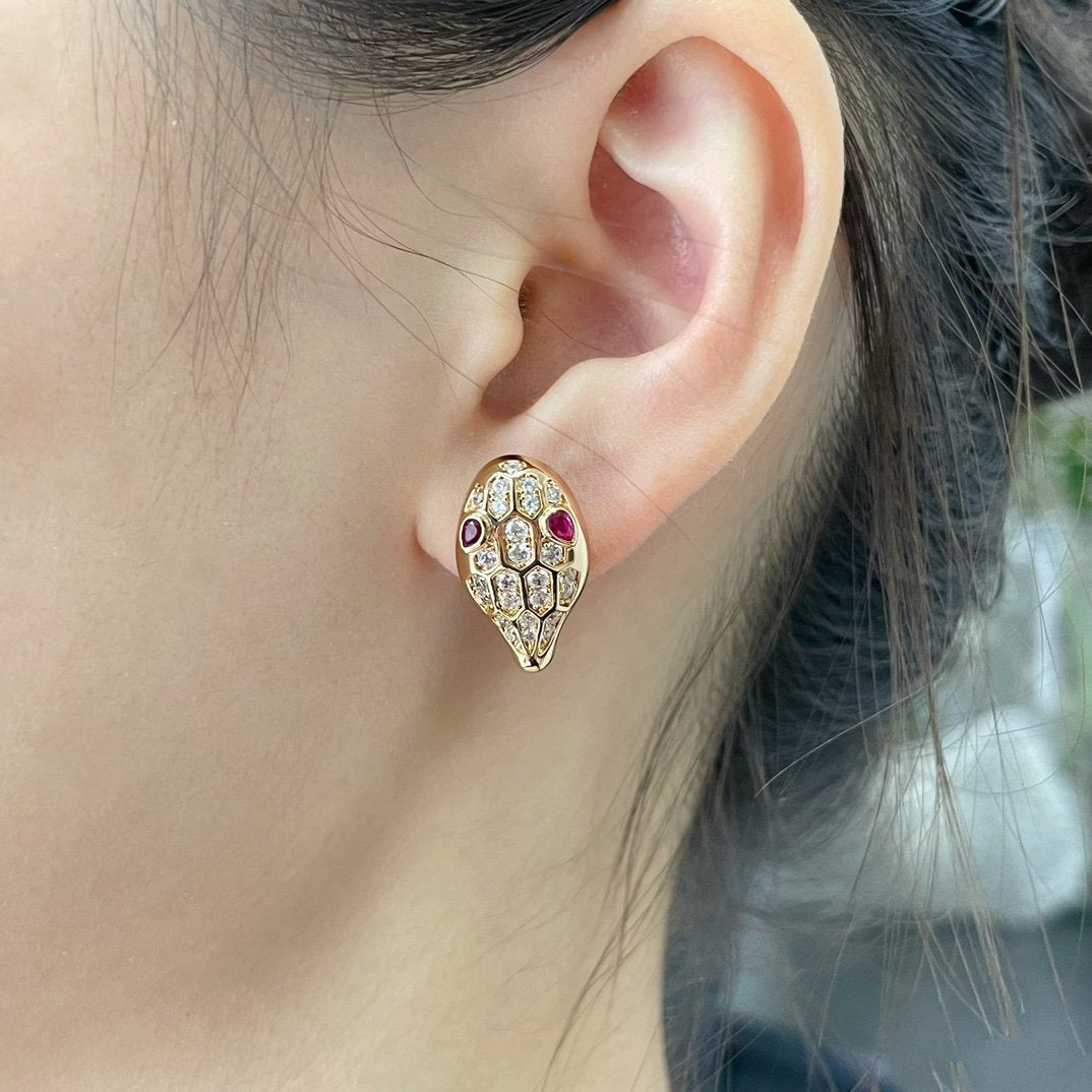 [Blar]SERPENT DIAMOND STUD EARRINGS