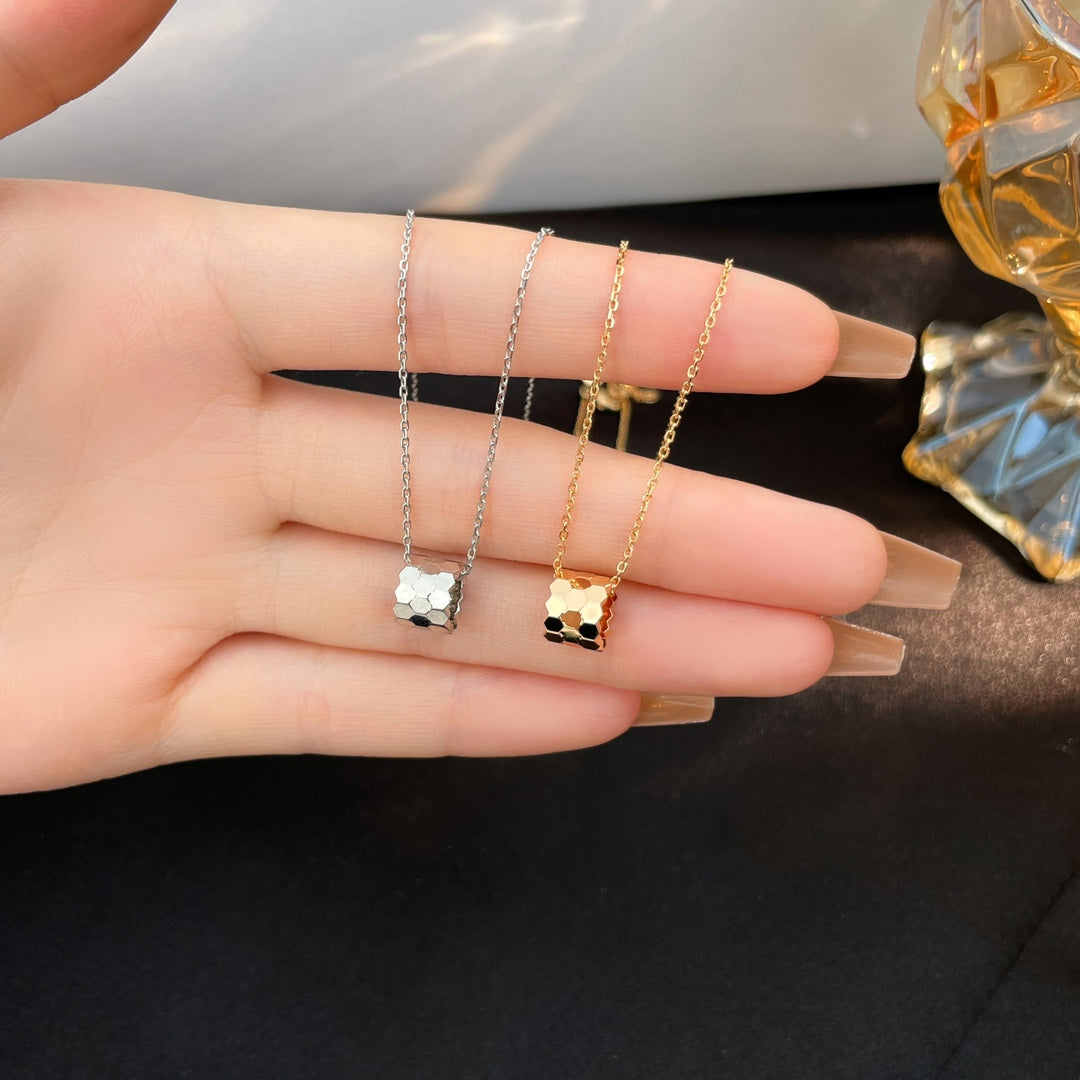 [Chau]BEE MINI NECKLACE