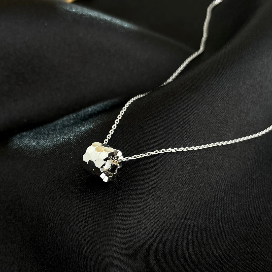 [Chau]BEE MINI NECKLACE