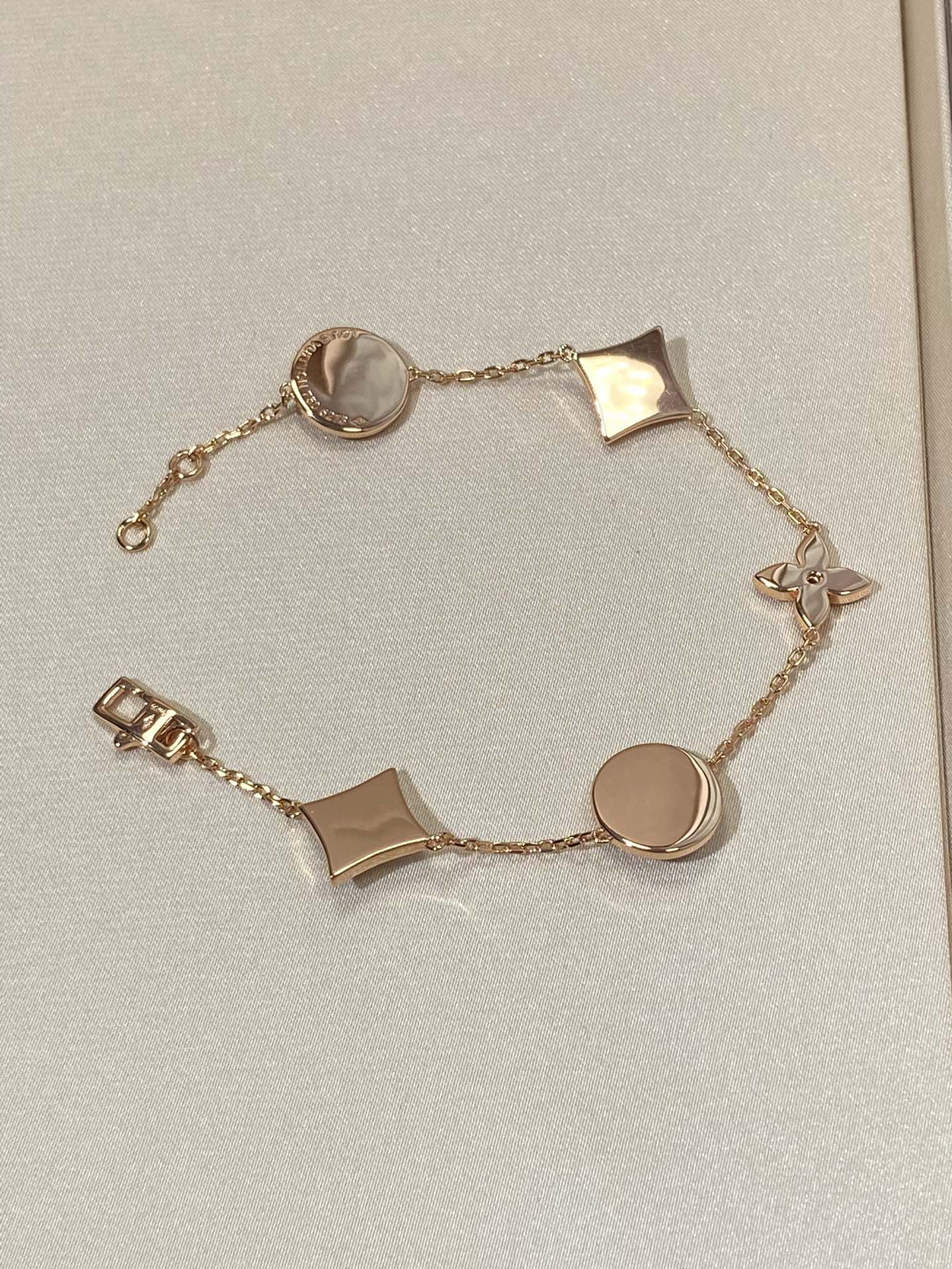 [Loui]Armband mit Stern- und Sonnenmotiv, 5 Perlen, Roségold