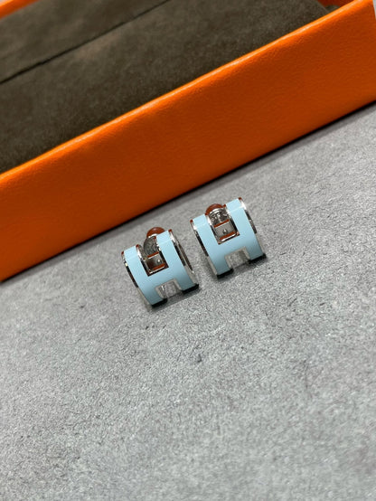 [Hmes]POP H SKY BLUE STUD EARRINGS