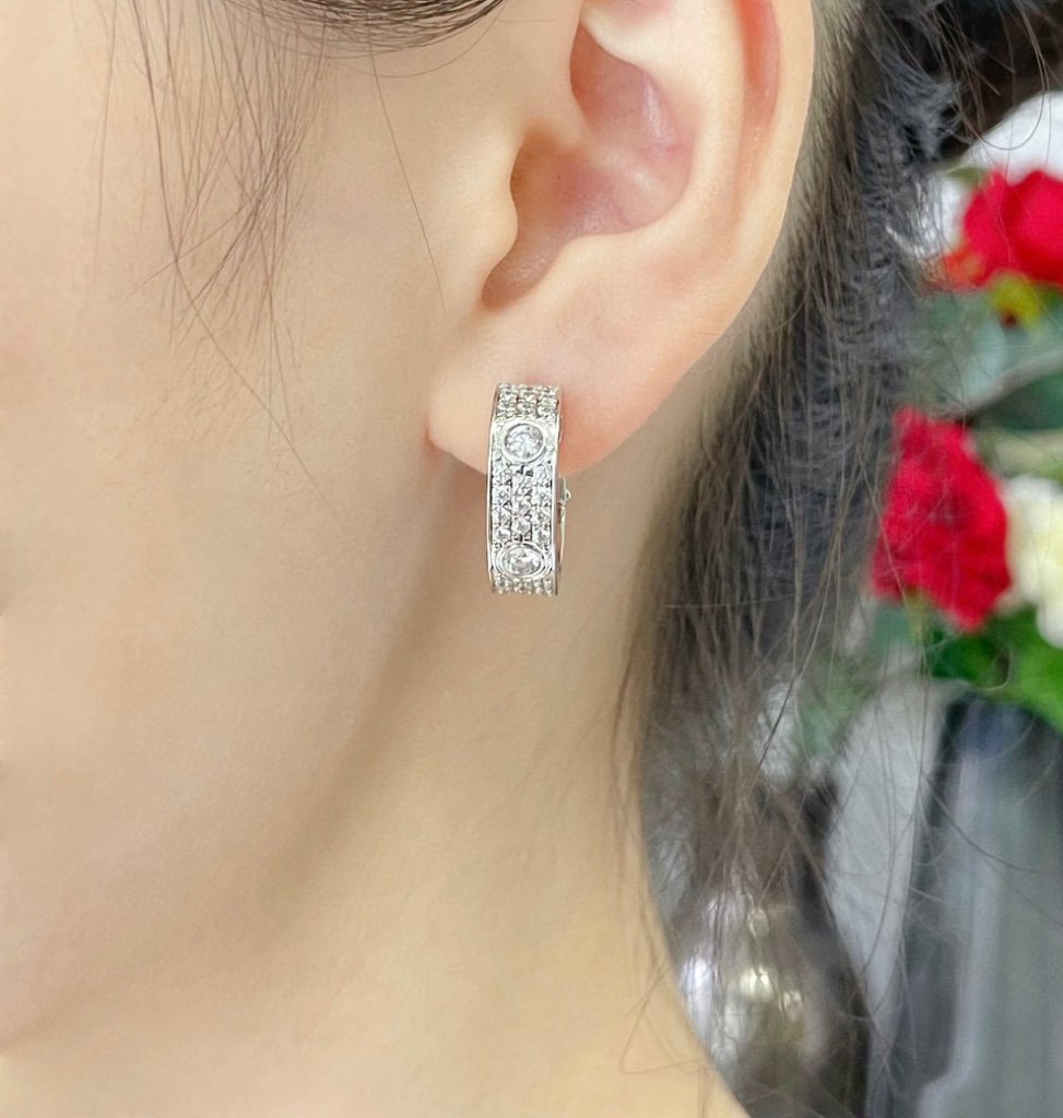 [CAT]LOVE 5.5MM DIAMOND PAVED EARRINGS