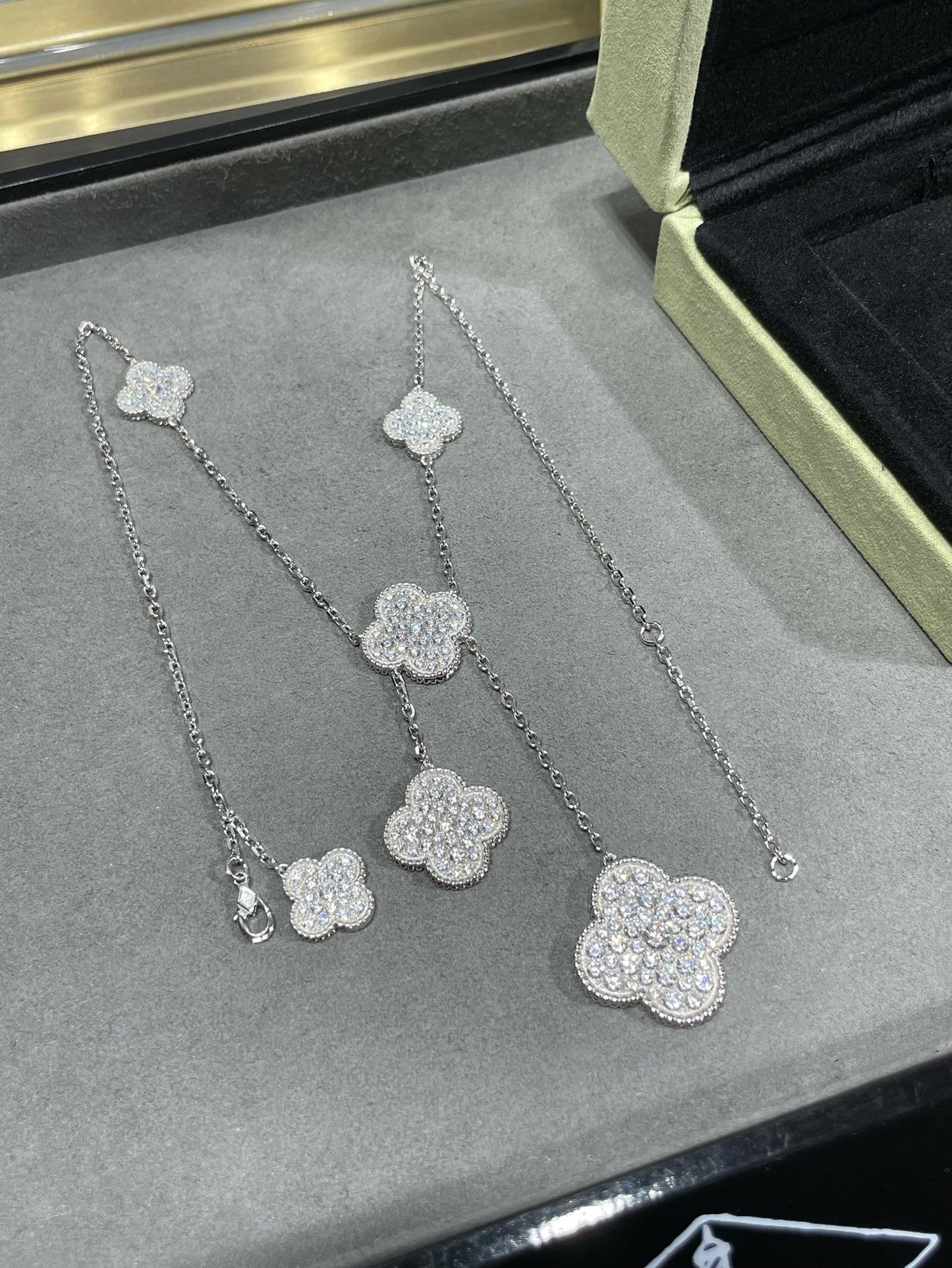 [VCA]CLOVER 6 MOTIF DIAMOND PAVED NECKLACE