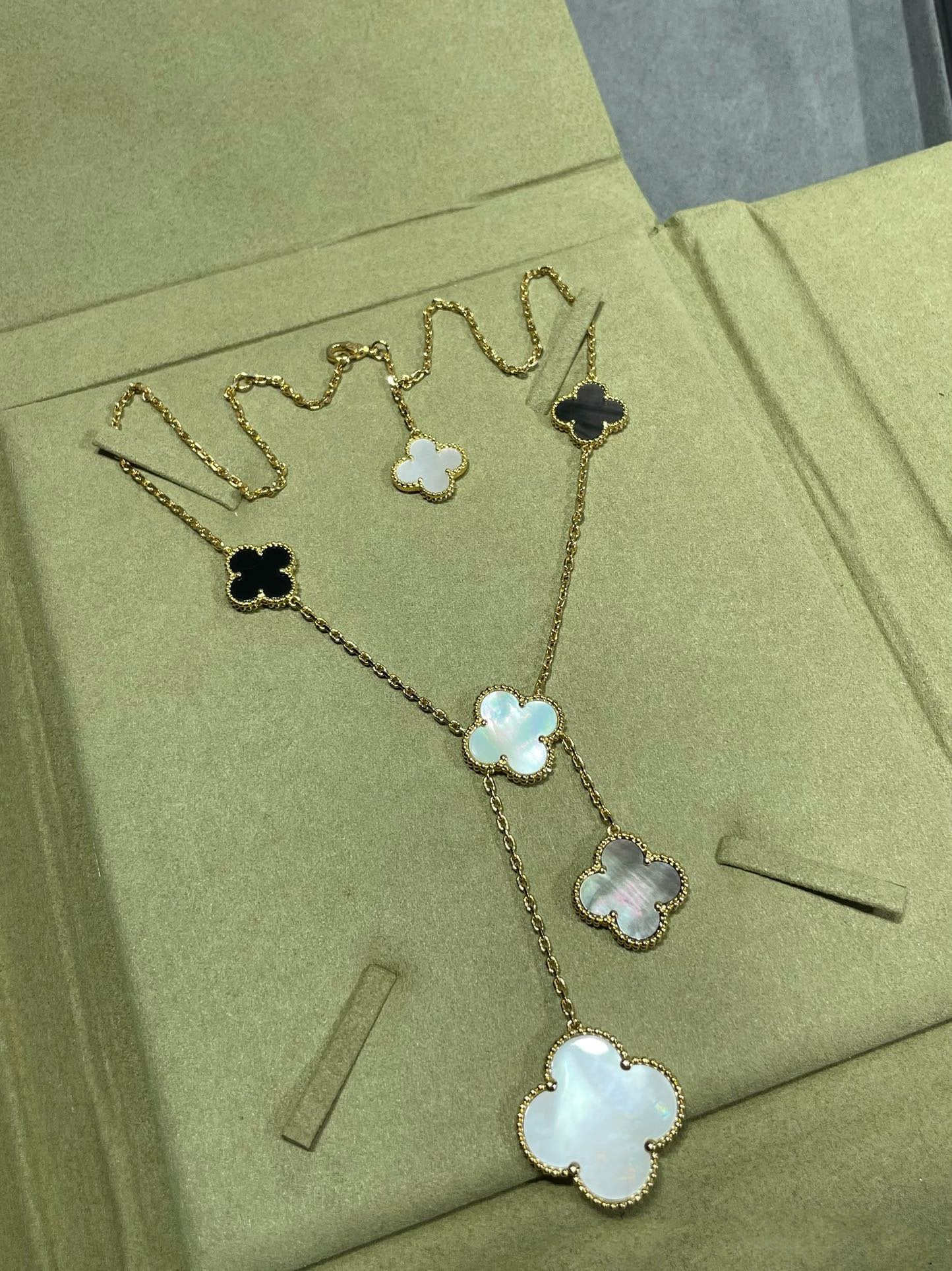 [VCA]CLOVER 6 MOTIF MOP ONYX GOLD NECKLACE