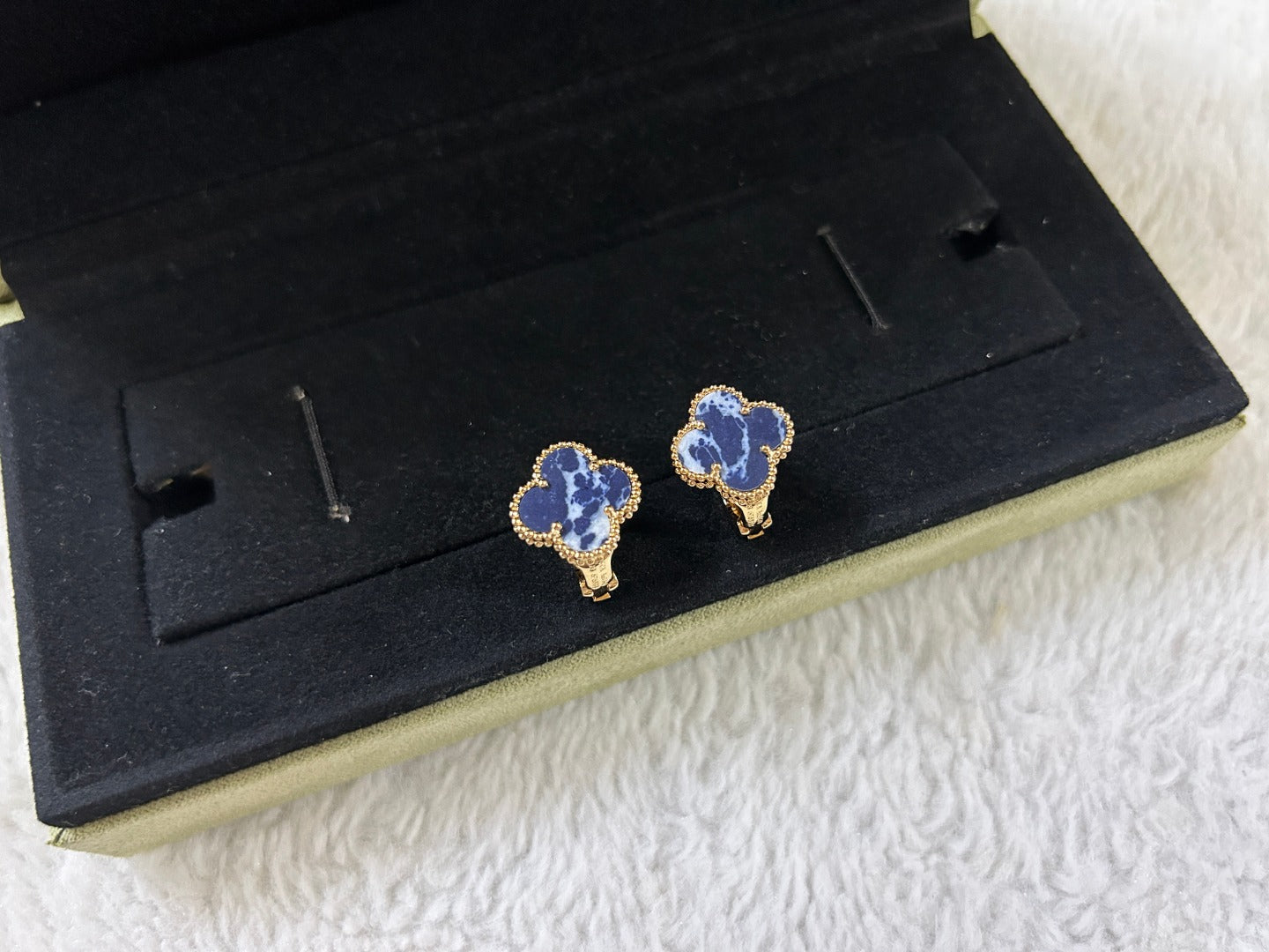 [VCA]CLOVER PIETERSITE MEDIUM STUD EARRINGS