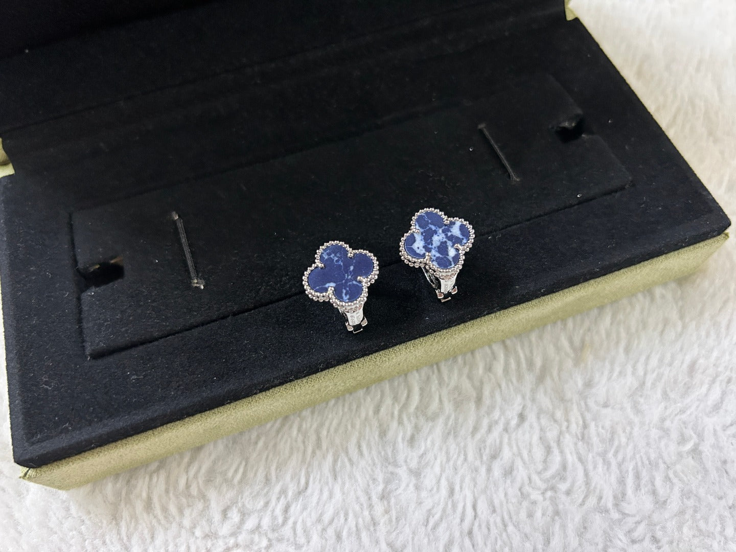 [VCA]CLOVER PIETERSITE MEDIUM STUD EARRINGS