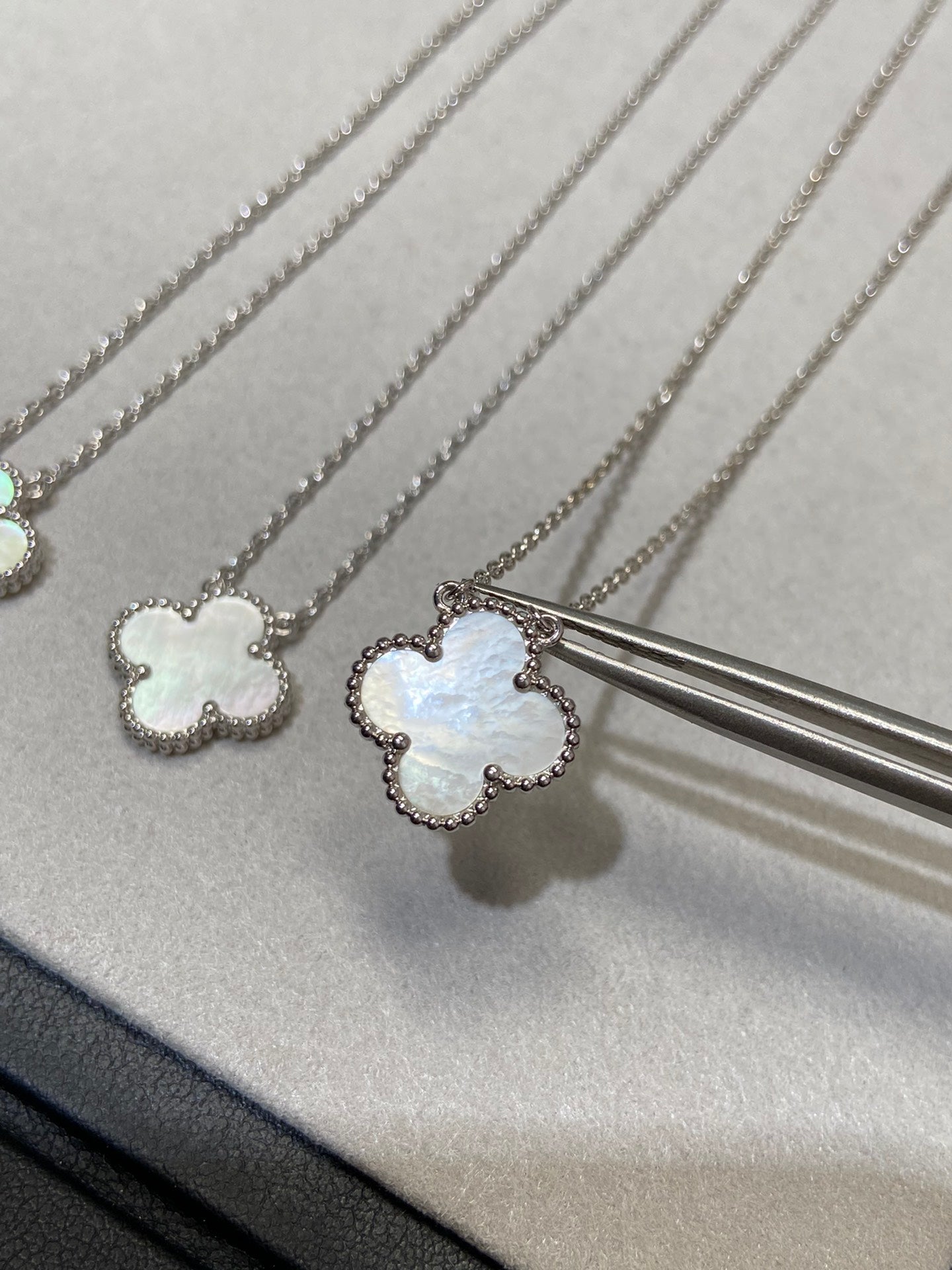 [VCA]CLOVER MEDIUM SILVER WHITE MOP NECKLACE