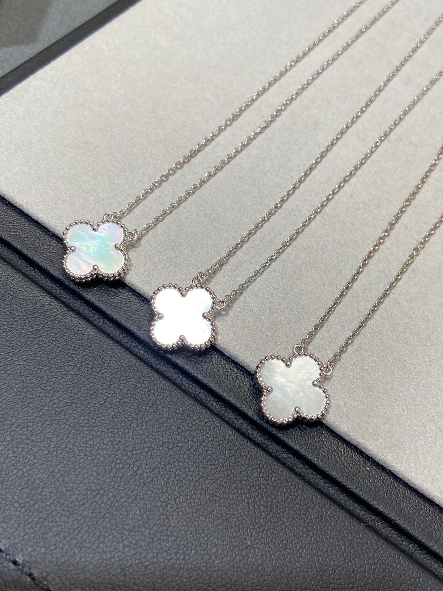 [VCA]CLOVER MEDIUM SILVER WHITE MOP NECKLACE