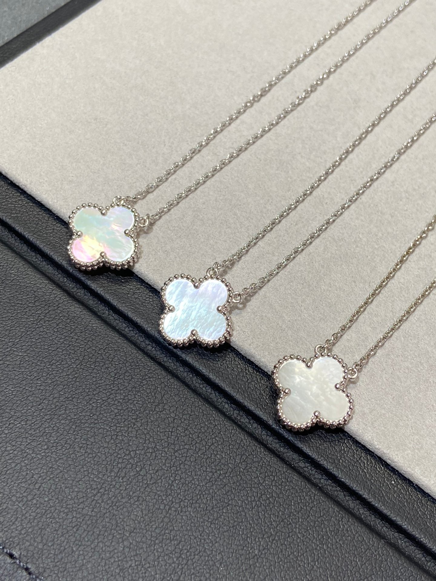 [VCA]CLOVER MEDIUM SILVER WHITE MOP NECKLACE