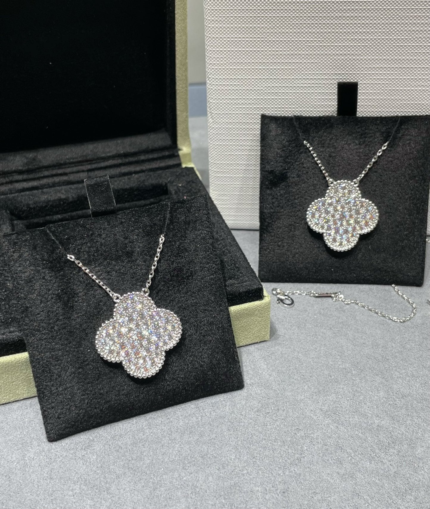 [VCA]CLOVER 25MM LARGE PENDANT DIAMOND PAVED SILVER NECKLACE