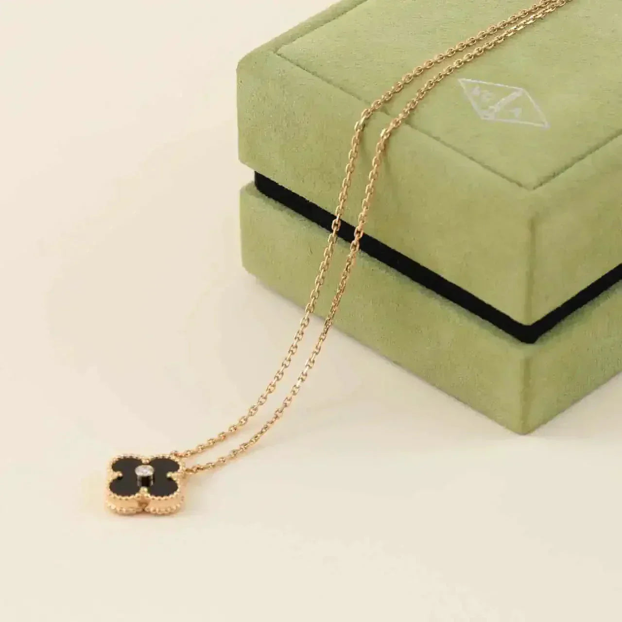 [VCA]CLOVER 15MM DIAMOND ONYX NECKLACE