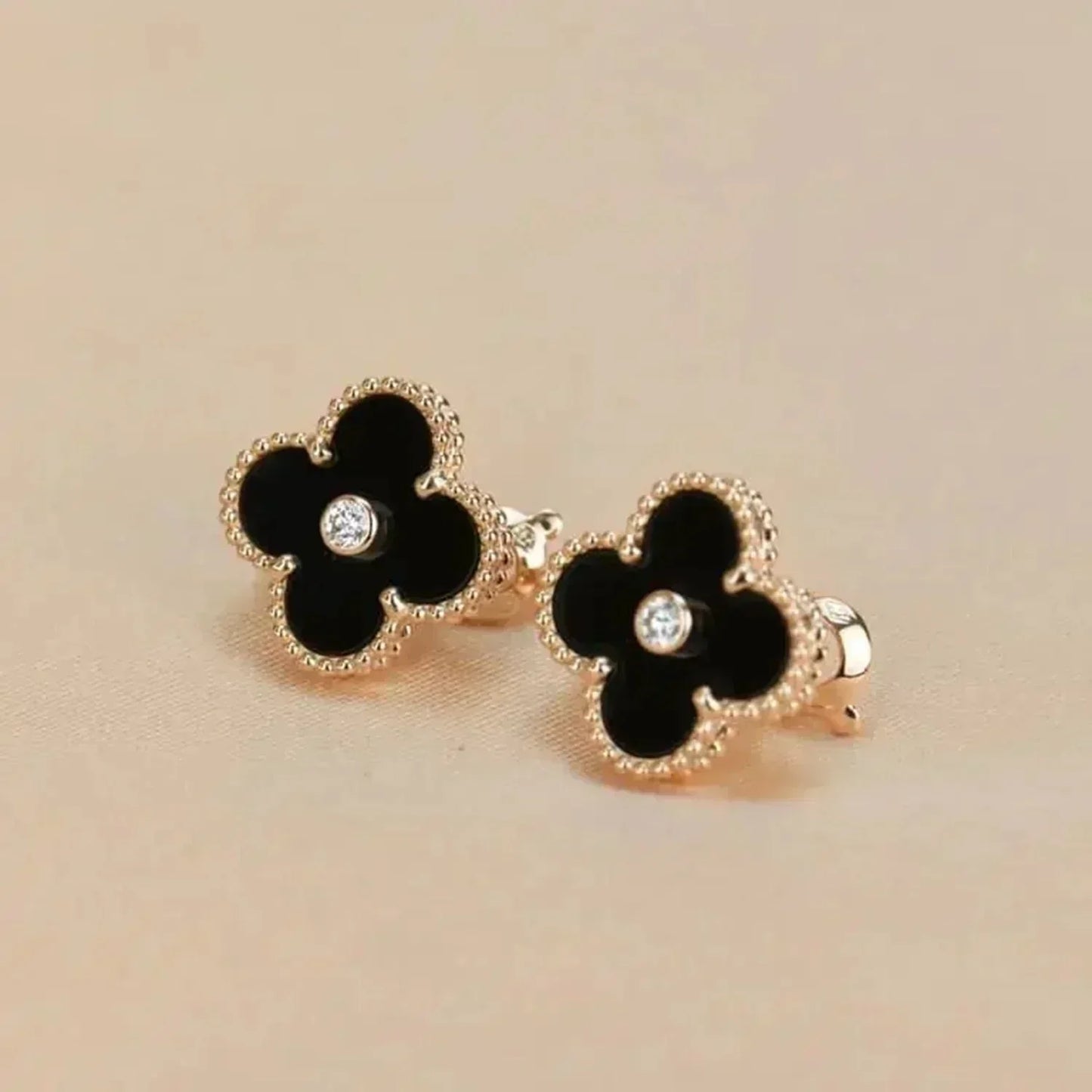 [VCA]CLOVER MEDIUM 1 MOTIFS ONYX DIAMOND EARRINGS