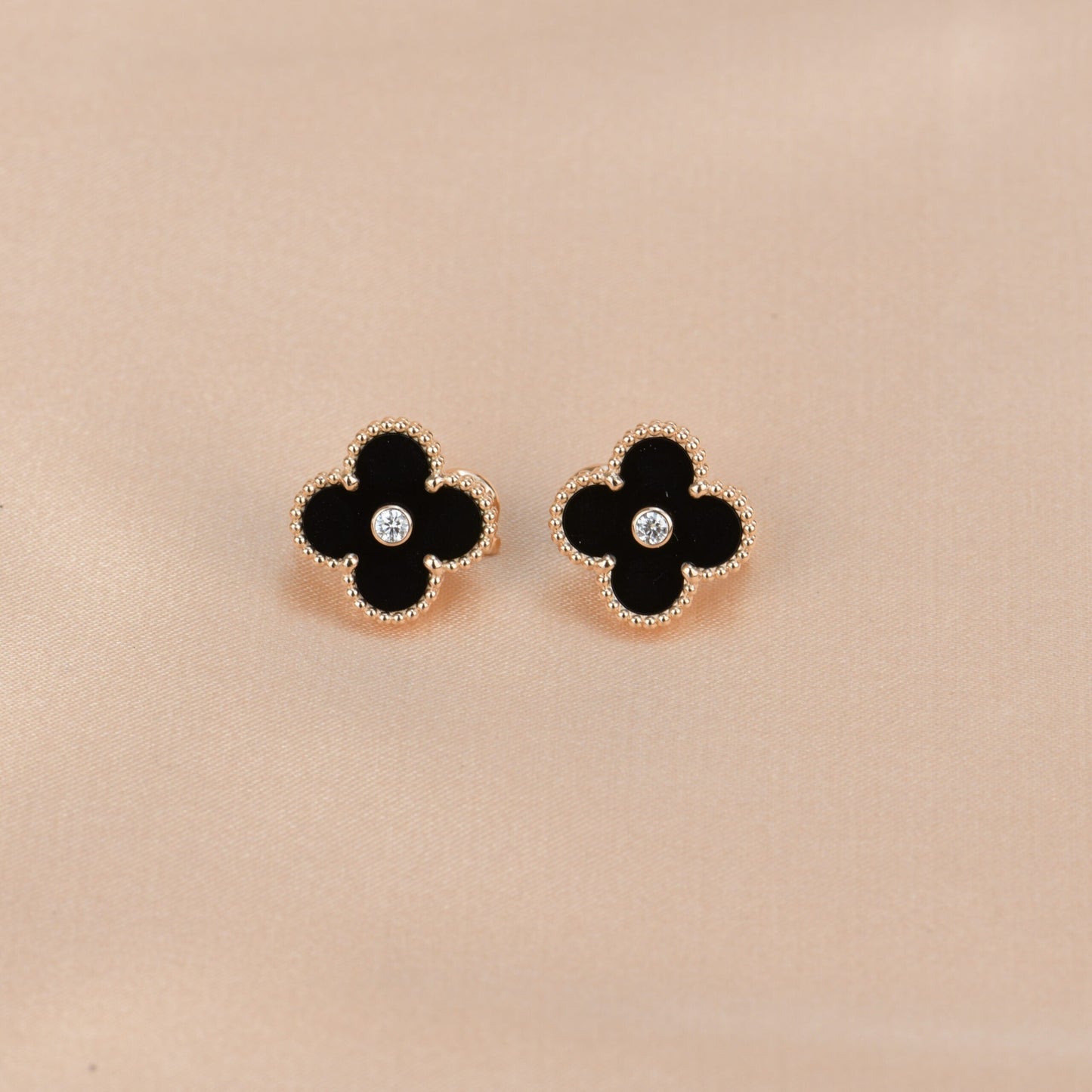 [VCA]CLOVER MEDIUM 1 MOTIFS ONYX DIAMOND EARRINGS