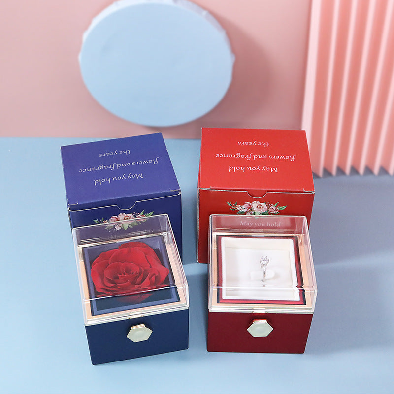 KREATIVE, DREHBARE GESCHENKBOX FÜR SCHMUCK MIT KONSERVIERTER ROSE (OHNE LOGO)