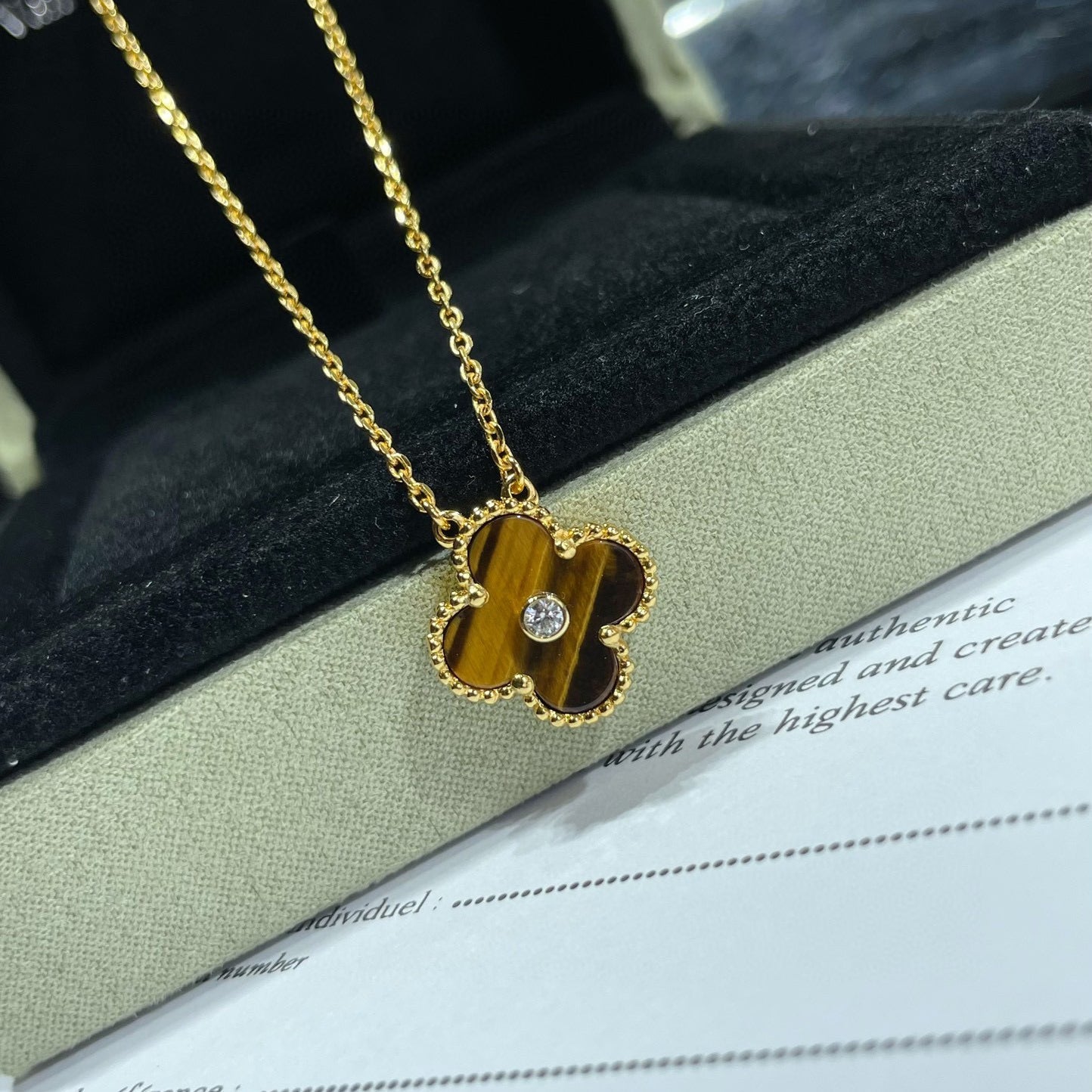 [VCA]CLOVER 15MM DIAMOND AND YELLOW TIGER'S EYE AGATE necklace