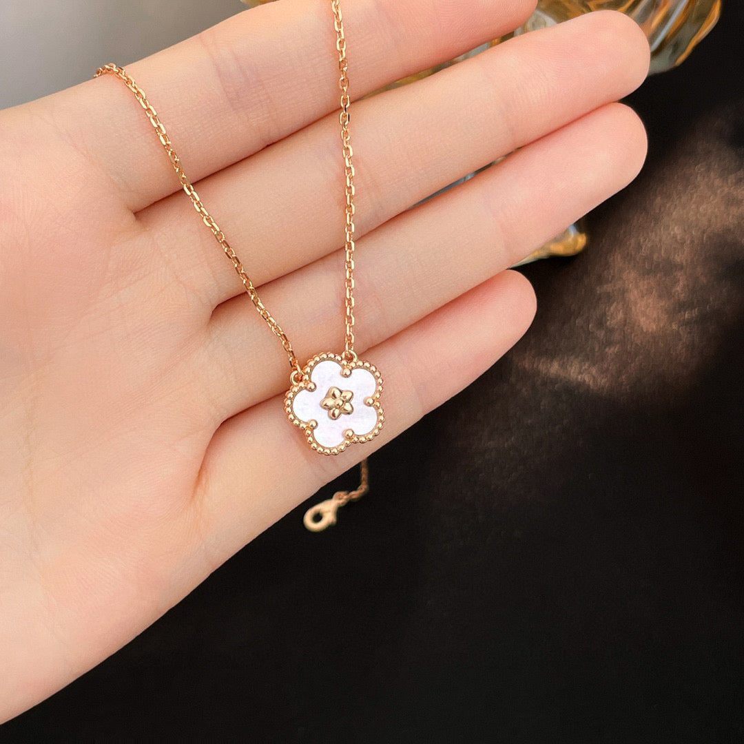 [VCA]LUCKY  WHITE MOP  PLUM BLOSSOM NECKLACE