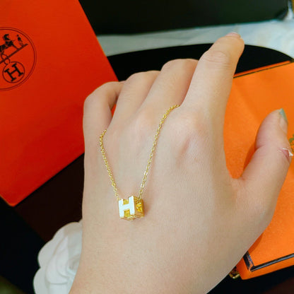 [Hmes]H WHITE SQUARE GOLD NECKLACE