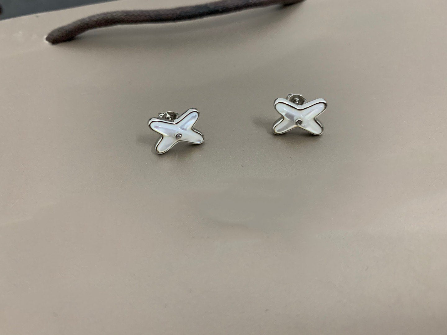 [Chau]JEUX DE WHITE MOP SILVER DIAMOND EARRINGS