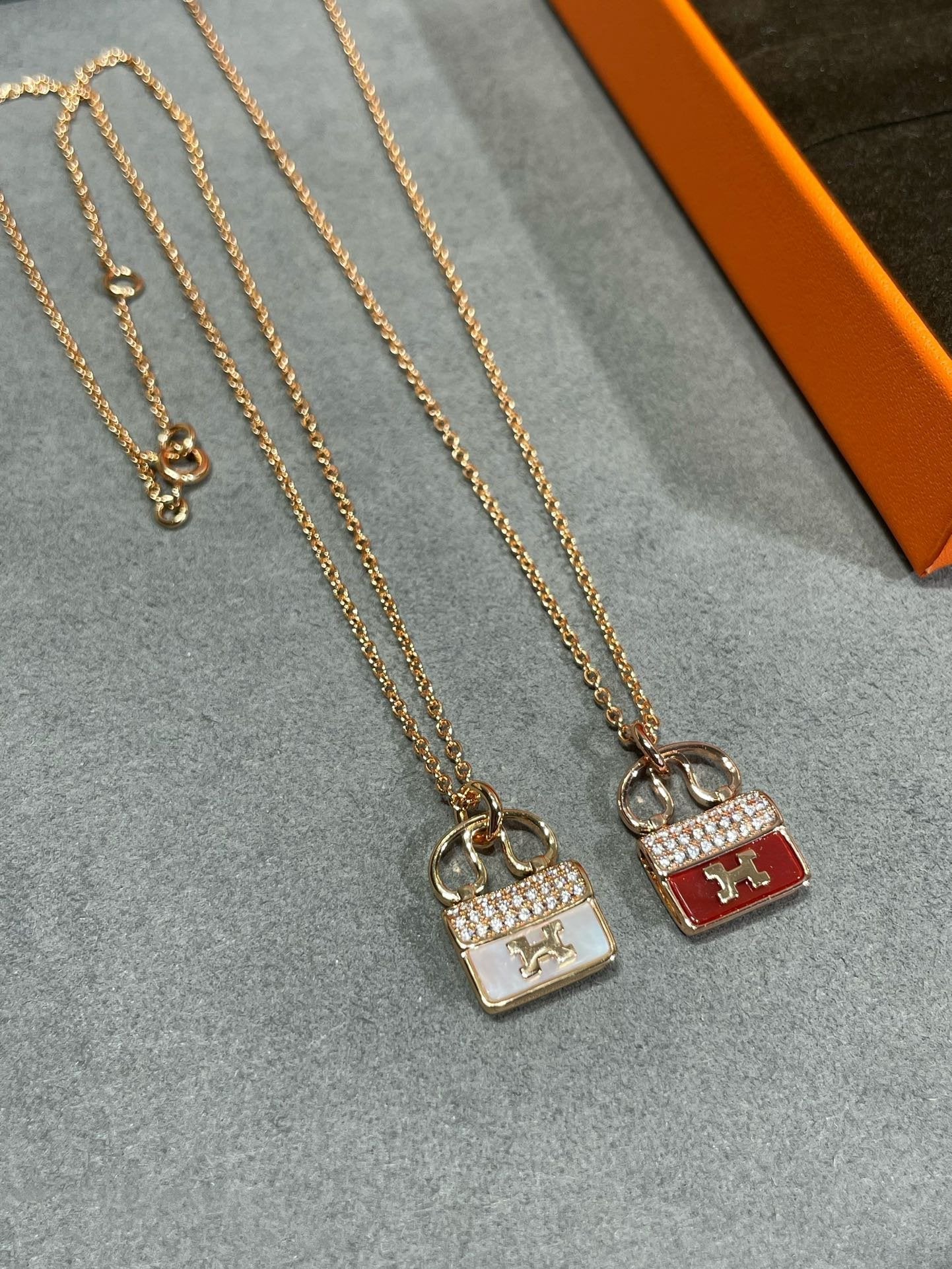 [Hmes]H CIRCE MOISSANITE PENDANT NECKLACE GOLD