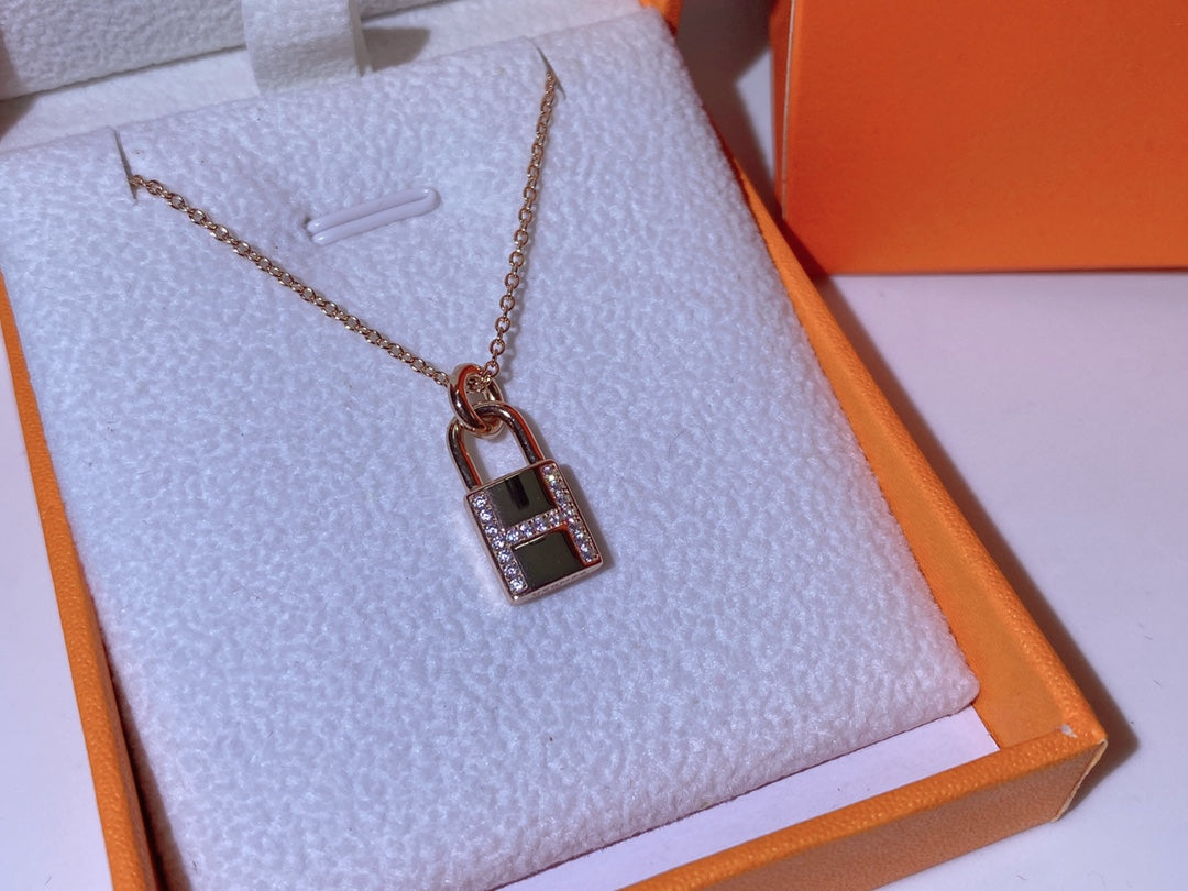 [Hmes]HM ADVANCED NICHE LOCK HEAD NECKLACE DIAMONDS