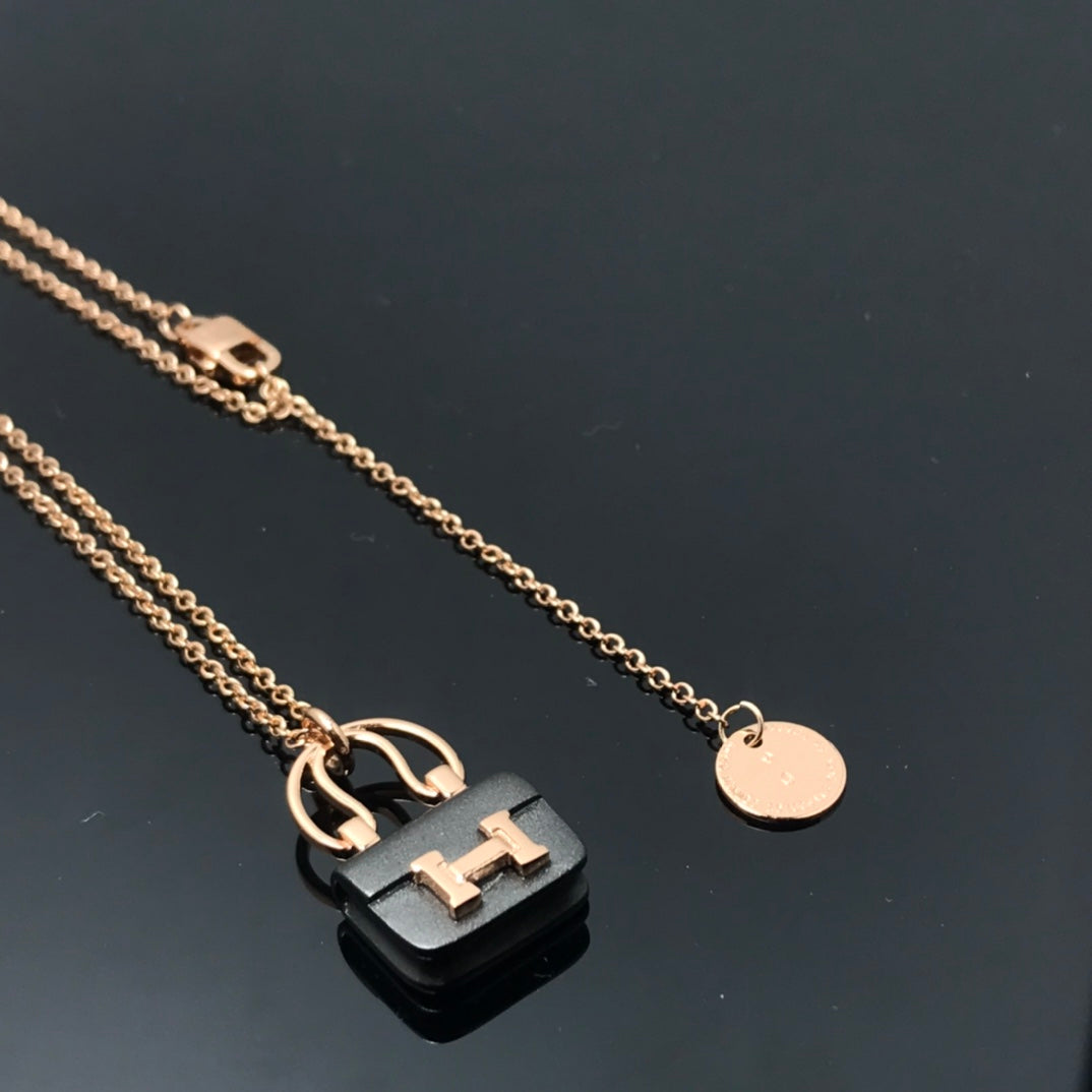 [Hmes]WOMEN'S HM AMULETTES CONSTANCE PENDANT NECKLACE